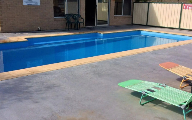 Hi Way Eight Motor Inn