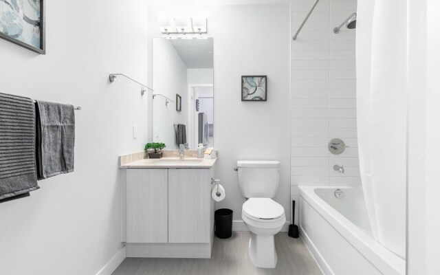 Bright and Spacious 1BR Condo w Large Balcony