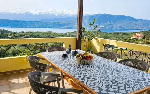 Villa Aitheras With sea Views and Garden