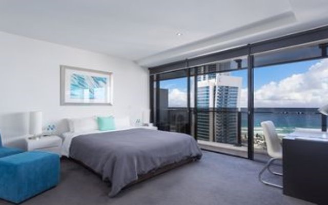 Surfers Paradise Central. Luxury Seaview Spa Apartment - Sealuxe.