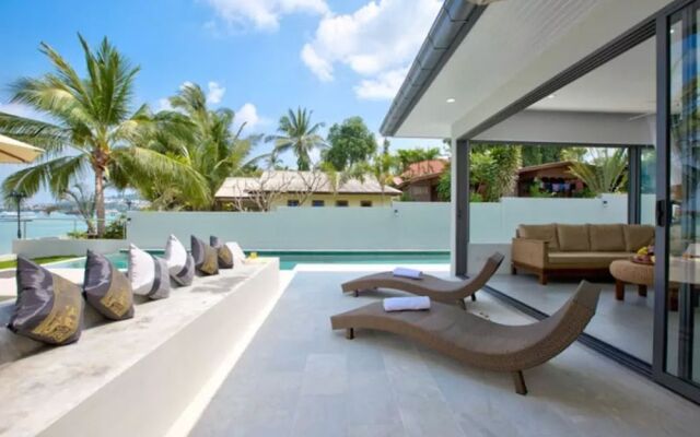 1 Bedroom Beautiful Beachfront Villa