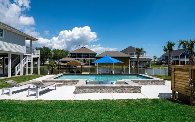 Bolivar Slam 3 Bedroom Home by RedAwning