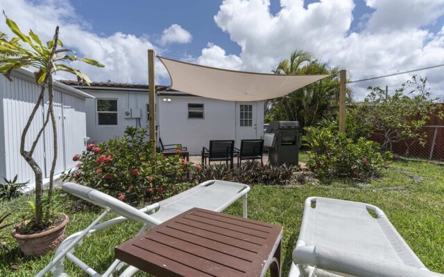 Private House 2 BDR BBQ Garden Parking