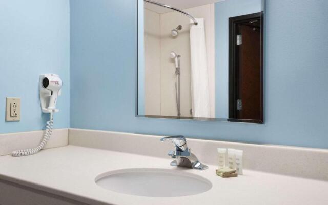 Super 8 By Wyndham Pennsville/Wilmington