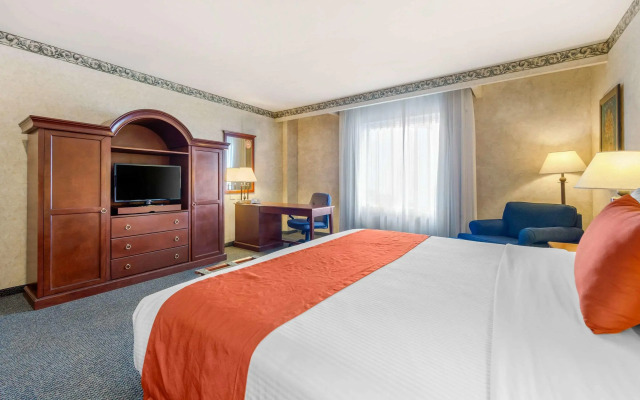 Quality Inn Monterrey La Fe