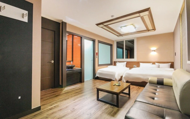 Jinju Hotel Daom