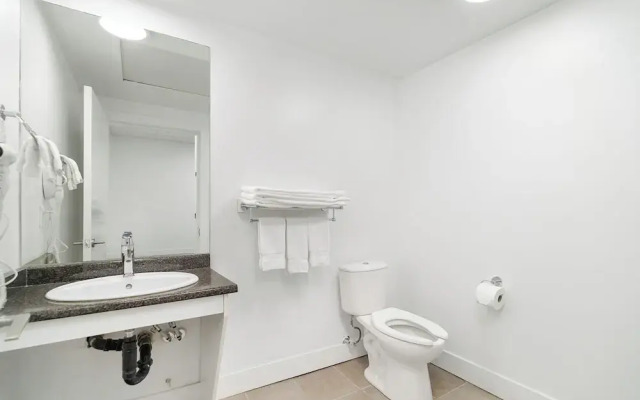 Cozy 1BR Lakeside Retreat
