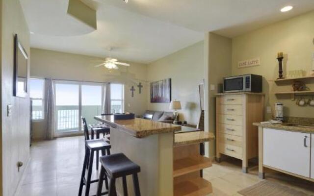 Seawall Condo with Birds Eye Views by RedAwning