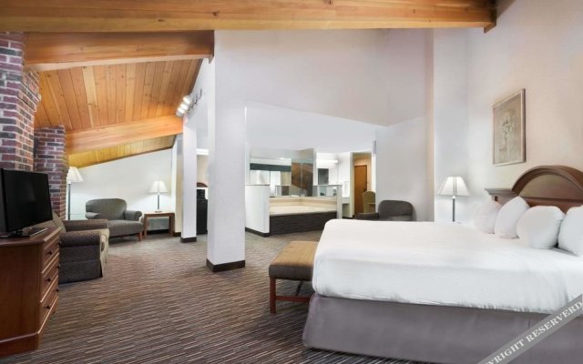 Baymont Inn & Suites Columbus/Rickenbacker