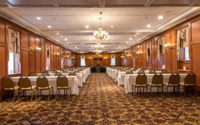 Fort Harrison State Park Inn