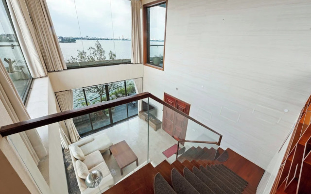 Moon West Lake Residence