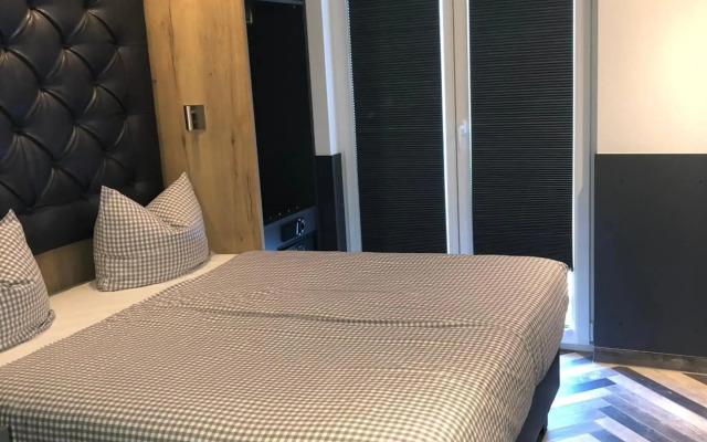 Munich Deluxe Hotel