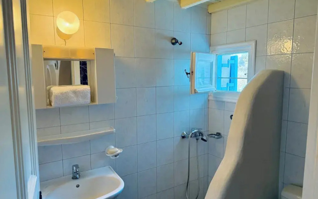Stylish 2 Bd Escape Apt at Ornos Beach