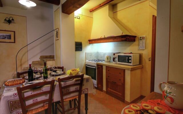 Luxurious Cottage in Lucignano with Pool