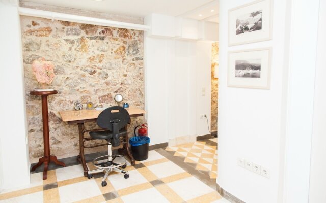Chic Charming Central Athens Apt.