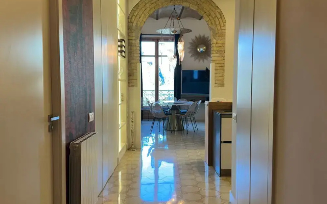 The Avenue 2BR Luxury Unit in Diagonal Ave