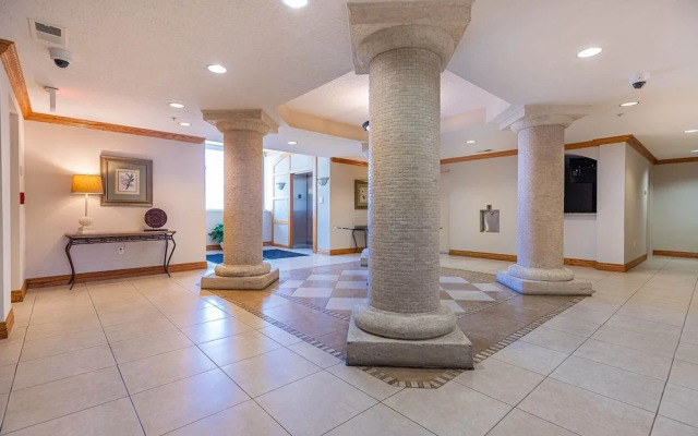 Colonnades 1403 4 Bedroom Condo