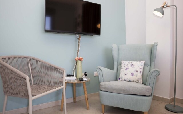 Modern & Chic Loft Apt. *Terrace *BBQ *Parking