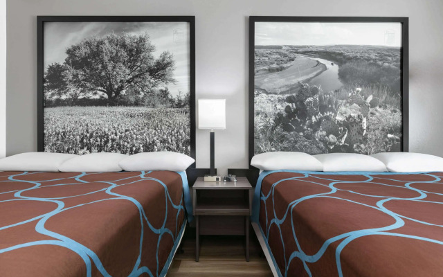 Super 8 by Wyndham Grapevine/DFW Airport Northwest
