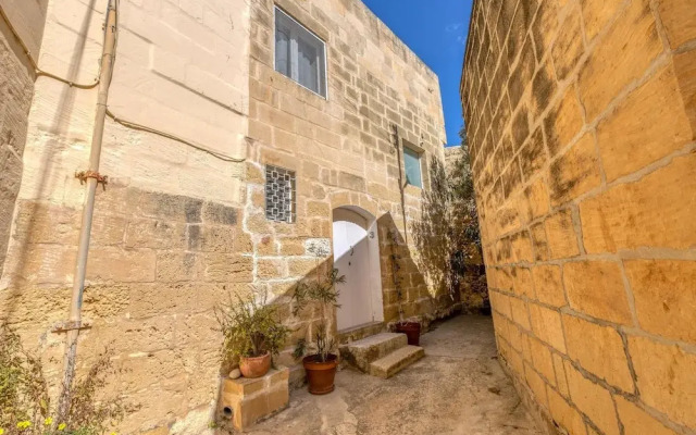 Ta Patee Pool Farmhouse in Gozo