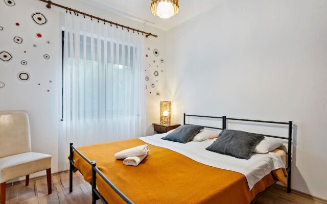 Lovely Apartment in Pakoštane With Private Swimming Pool