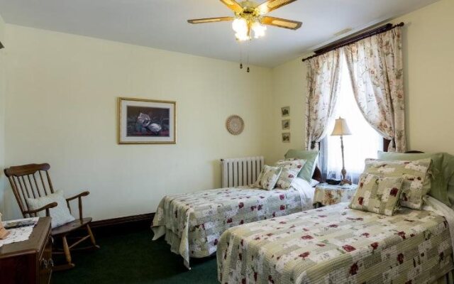 Green Woods Inn