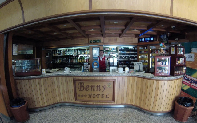 Benny Hotel