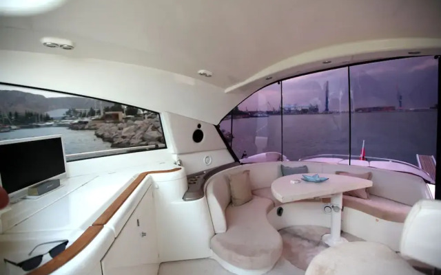 Ekimbey Yatch