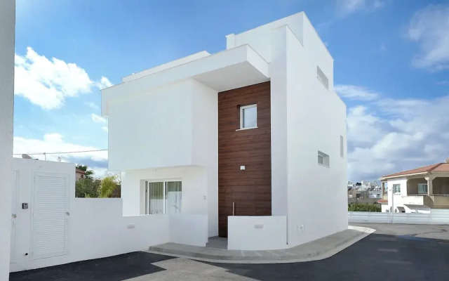 Sun & Moon Luxury 4-bedroom Villa