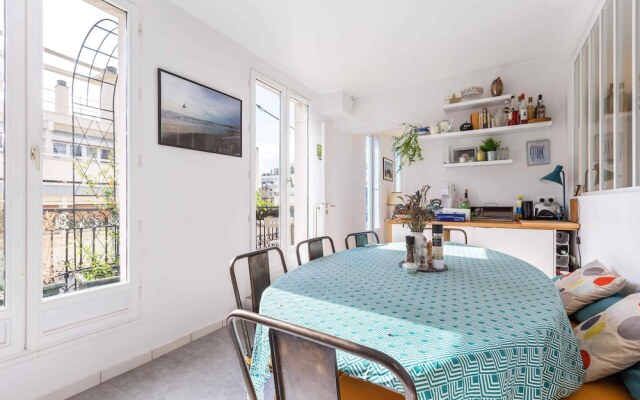 Warm and Homely Duplex Near Montmartre, Fits 5