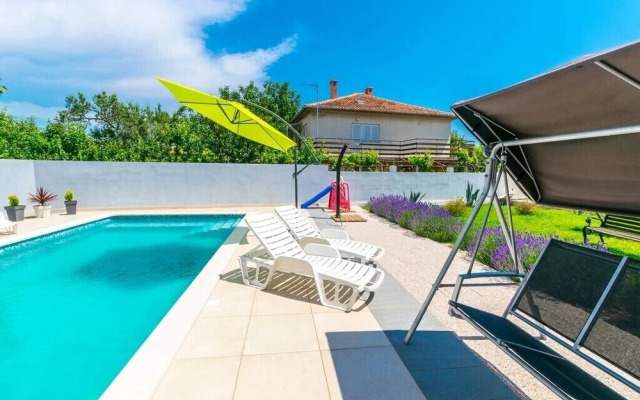 Comfort apartments with pool in Medulin