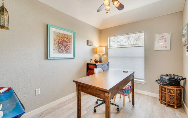 Seguin Riverfront Retreat: Fishing Dock + Kayaks!