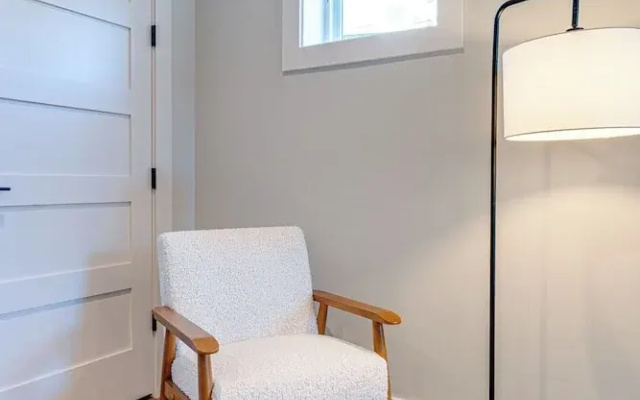 Mesmerize Melrose - Mins to Broadway - 2 Bedrooms