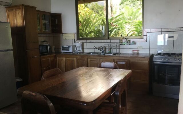 Many's House - La Joya De Ballena