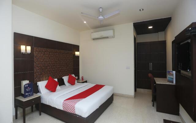The Metropolis Guest House Near RK Ashram Metro Station