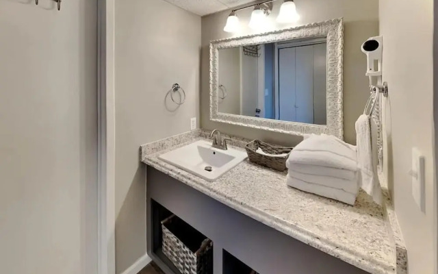 Edgewater Tower 3-1110 - South of Heaven