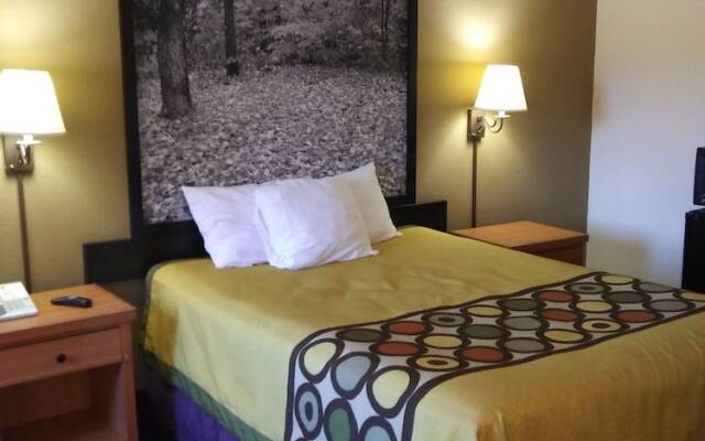 Super 8 Columbia East