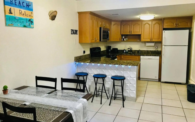 Spacious Condo close to Siesta