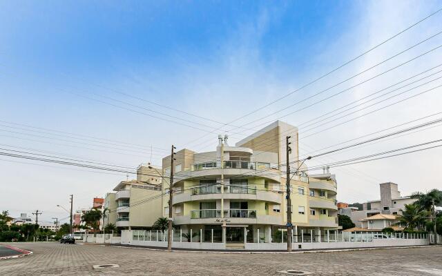 Apto com churrasqueira a 450m do mar RIC205