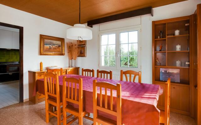 Deluxe Villa in Urbanització Bon Relax near Beach