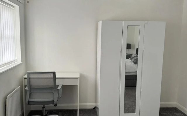 Home Sleeps5-netflix-parkg-near City Center/etihad