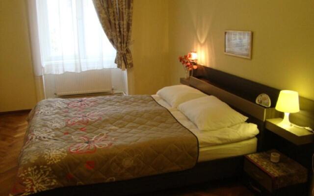 Apartment On Tabidze 3/5