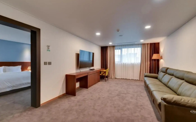 Sea & Moon Tourist Hotel