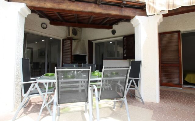 Alluring Holiday Home in Empuriabrava With Pool