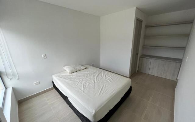 Apartamento con piscina y parqueadero a 7 min del centro