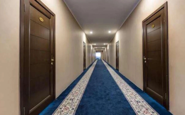 Deluxe Hotel
