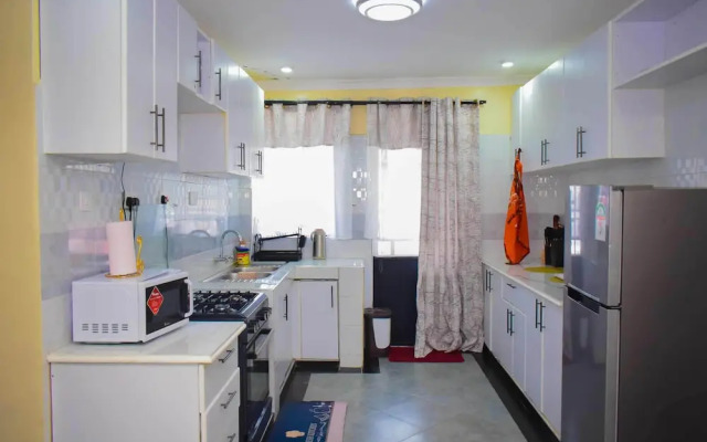 Lux Suites Fancy Getaway Apartments