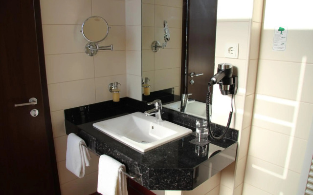 Hotel Adena