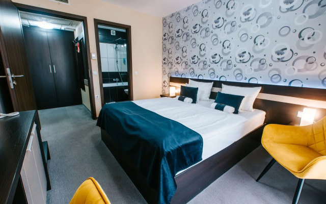 Auris Hotel