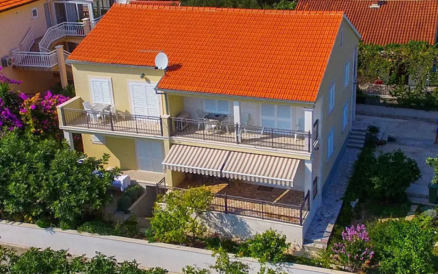 Apartments Trstenica